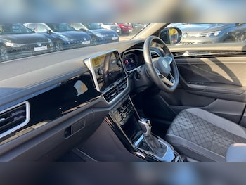 Used Volkswagen T-Roc 2023 for sale - 76575061: Photo