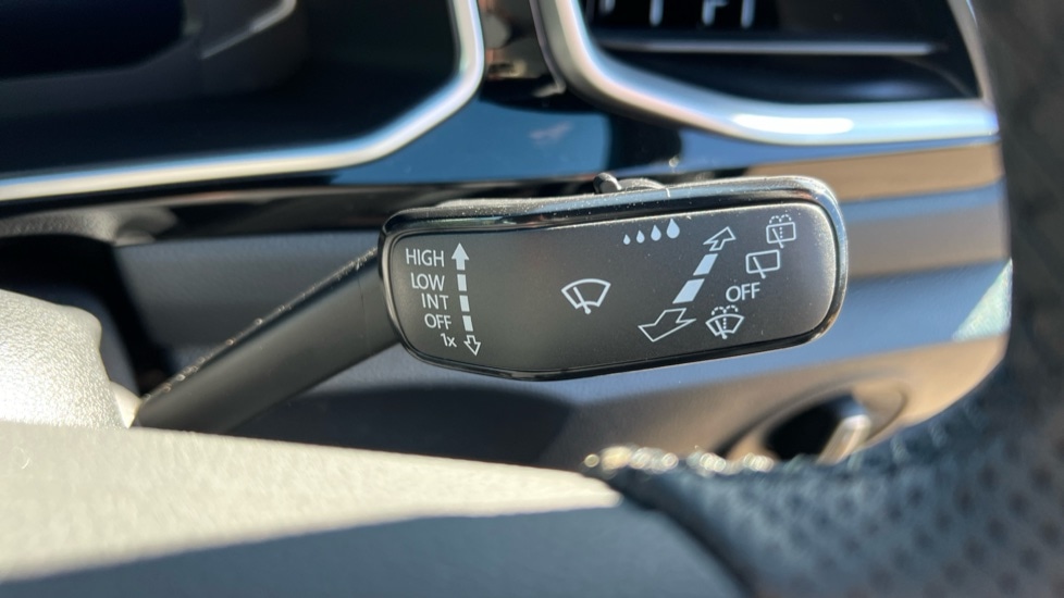 Used Volkswagen T-Roc 2025 for sale - 76870283: Photo 32