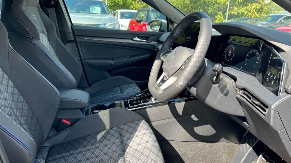Used Volkswagen Golf 2024 for sale - 76074490: Photo 26