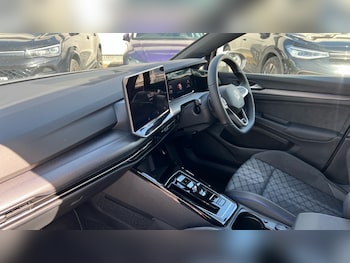 Used Volkswagen Golf 2024 for sale - 76074490: Photo
