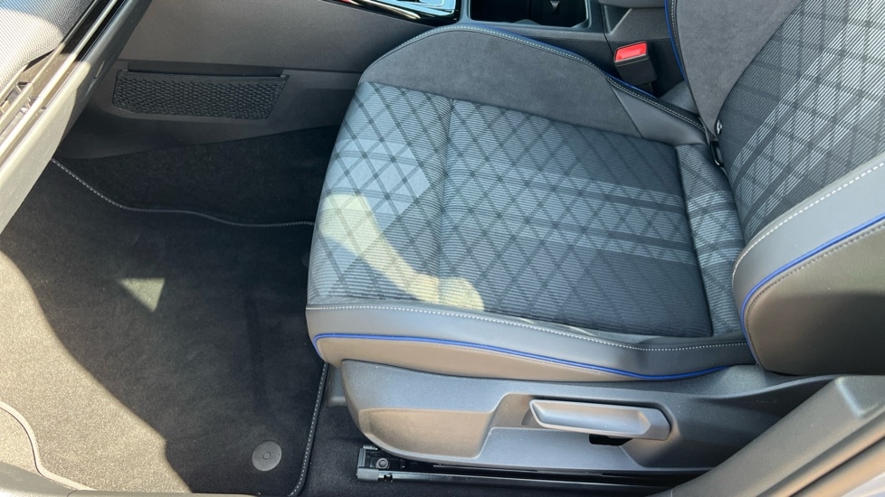 Used Volkswagen Golf 2024 for sale - 76074490: Photo 39