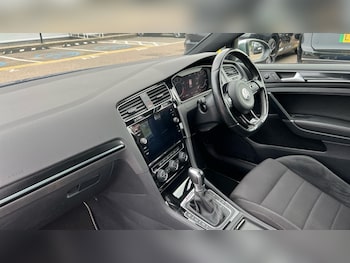 Used Volkswagen Golf 2018 for sale - 76146123: Photo