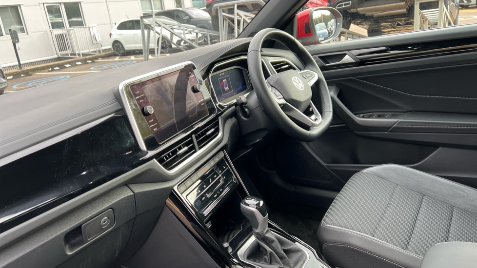 Used Volkswagen T-Roc 2024 for sale - 76873326: Photo 2