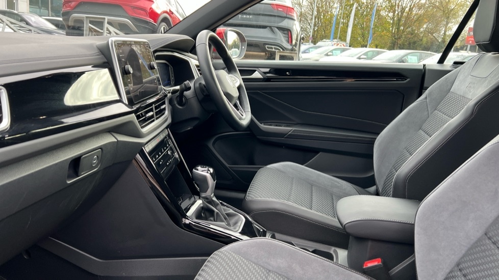 Used Volkswagen T-Roc 2024 for sale - 76873326: Photo 28