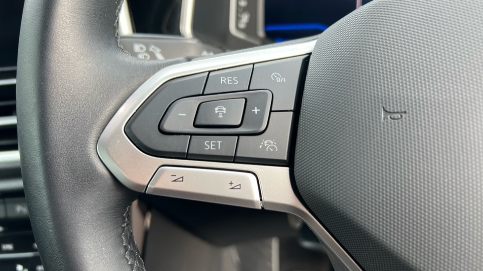 Used Volkswagen T-Roc 2024 for sale - 76873326: Photo 31