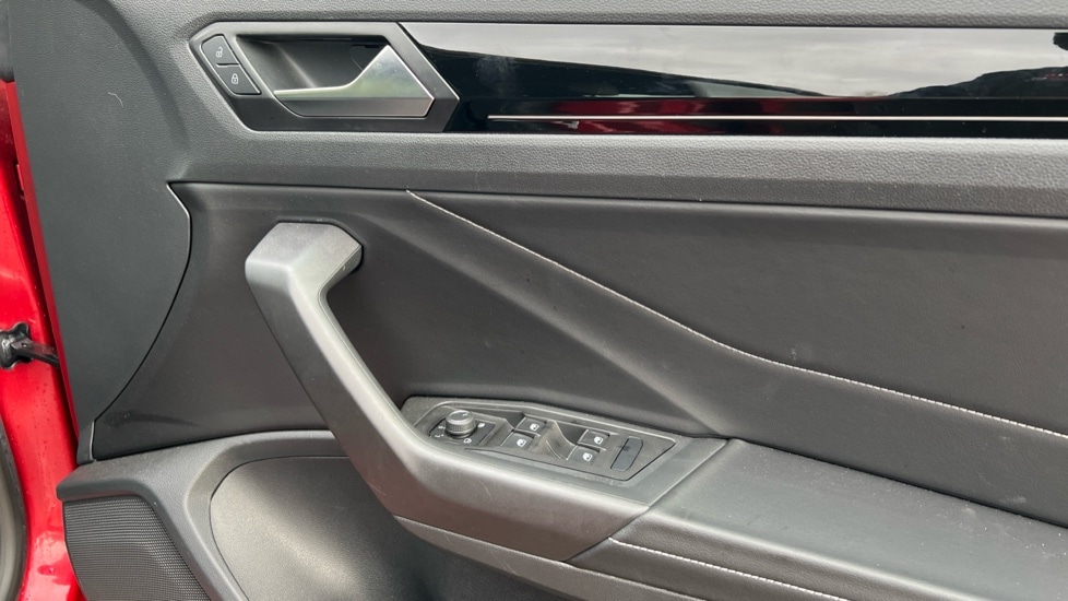 Used Volkswagen T-Roc 2024 for sale - 76873326: Photo 37