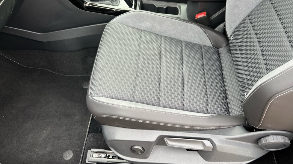 Used Volkswagen T-Roc 2024 for sale - 76873326: Photo 39