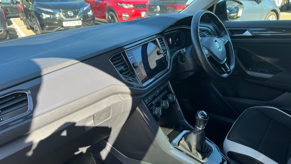 Used Volkswagen T-Roc 2018 for sale - 76190908: Photo 2