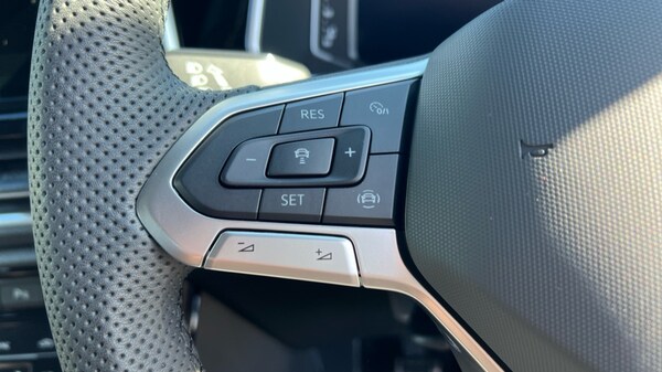 Used Volkswagen T-Roc 2025 for sale - 76328199: Photo 31