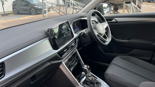 Used Volkswagen T-Roc 2025 for sale - 75742776: Photo 2