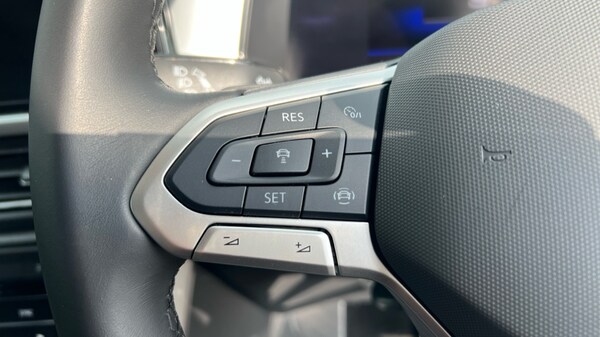 Used Volkswagen T-Roc 2025 for sale - 75742776: Photo 31