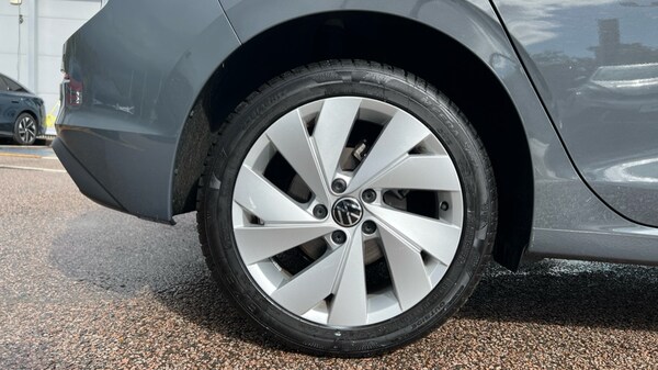 Used Volkswagen Golf 2024 for sale - 76241700: Photo 5
