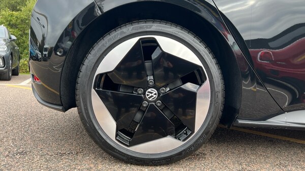 Used Volkswagen ID.3 2025 for sale - 76328095: Photo 5