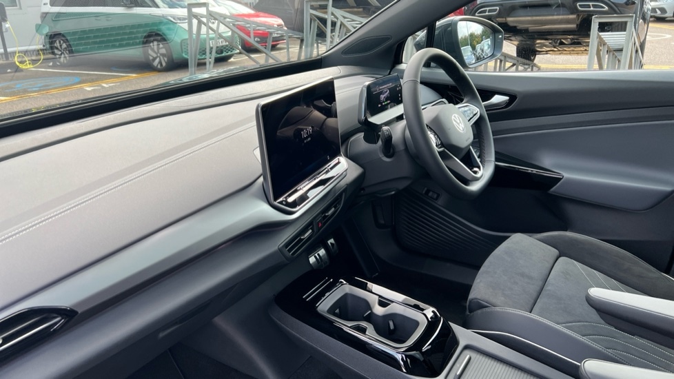 Used Volkswagen ID.4 2025 for sale - 76873448: Photo 2