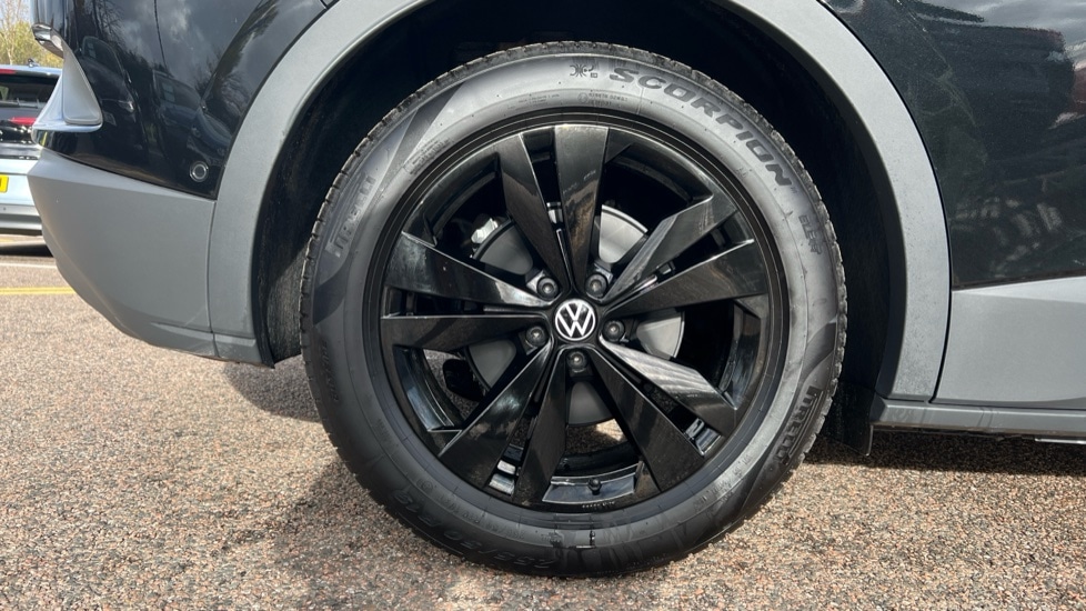 Used Volkswagen ID.4 2025 for sale - 76873448: Photo 5