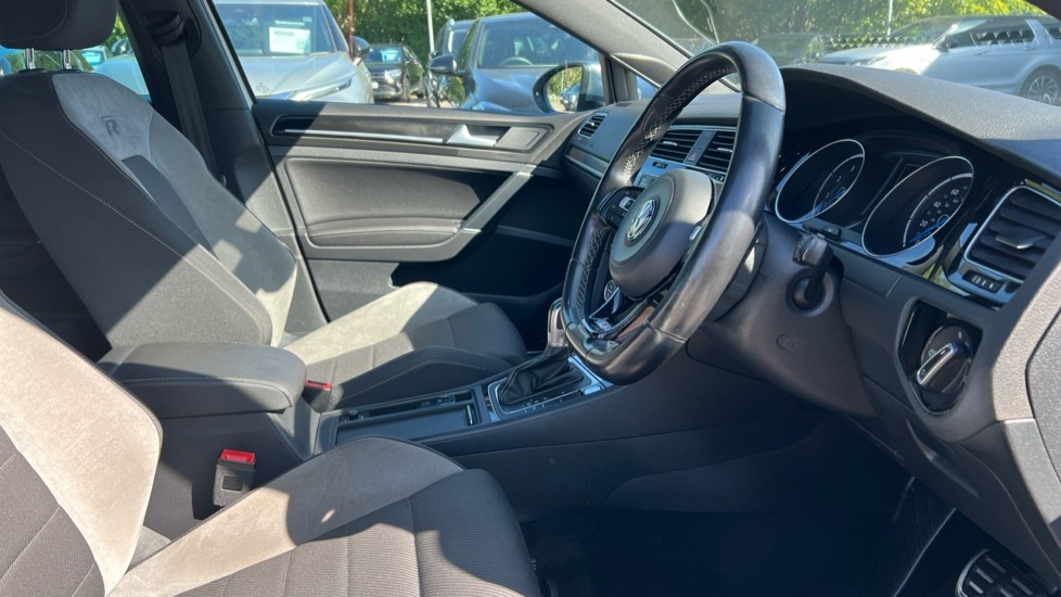 Used Volkswagen Golf 2017 for sale - 76191056: Photo 26