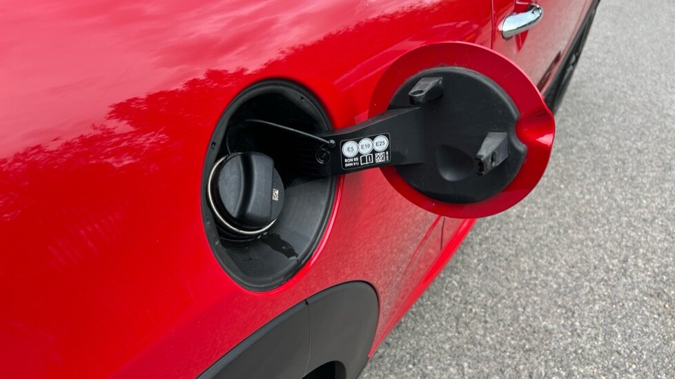 Used MINI Convertible 2019 for sale - 75996800: Photo 21