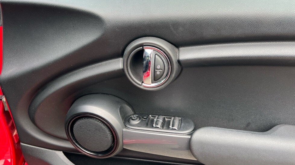 Used MINI Convertible 2019 for sale - 75996800: Photo 30