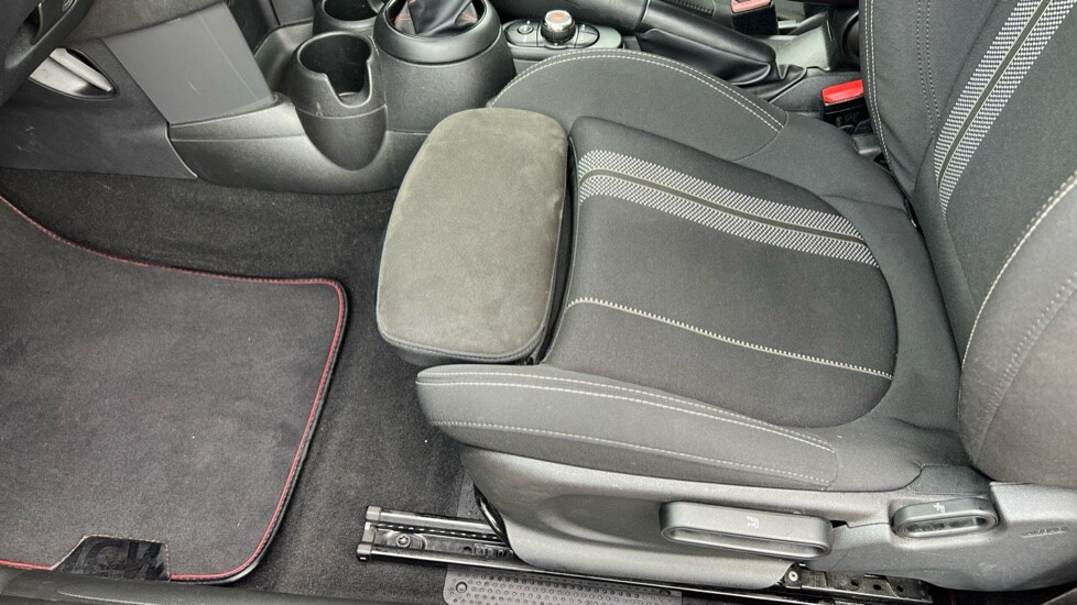 Used MINI Convertible 2019 for sale - 75996800: Photo 32