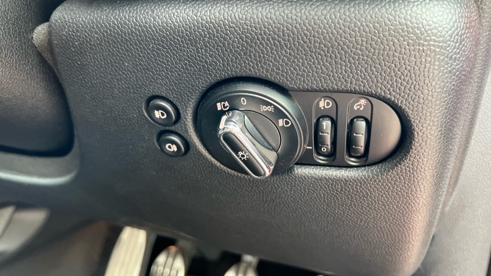 Used MINI Convertible 2019 for sale - 75996800: Photo 43