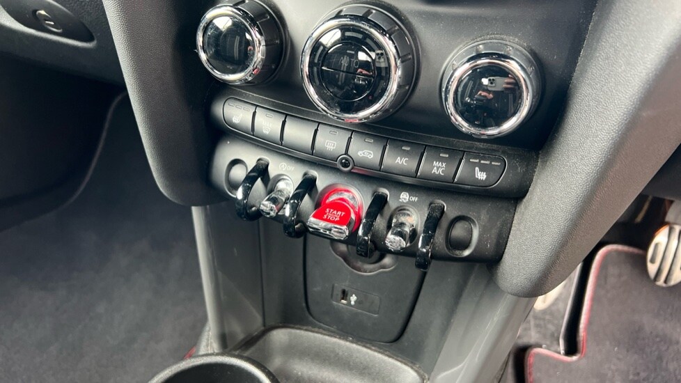 Used MINI Convertible 2019 for sale - 75996800: Photo 45