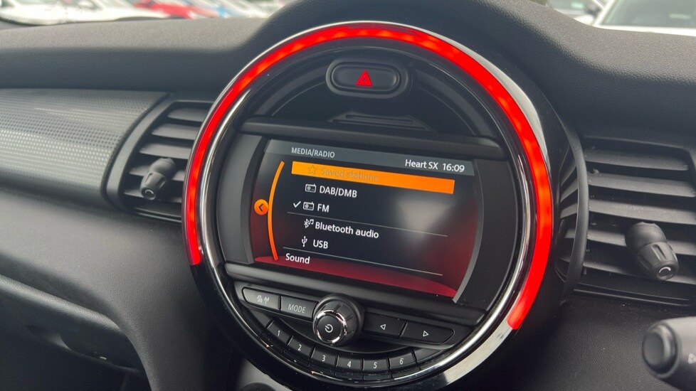 Used MINI Convertible 2019 for sale - 75996800: Photo 49