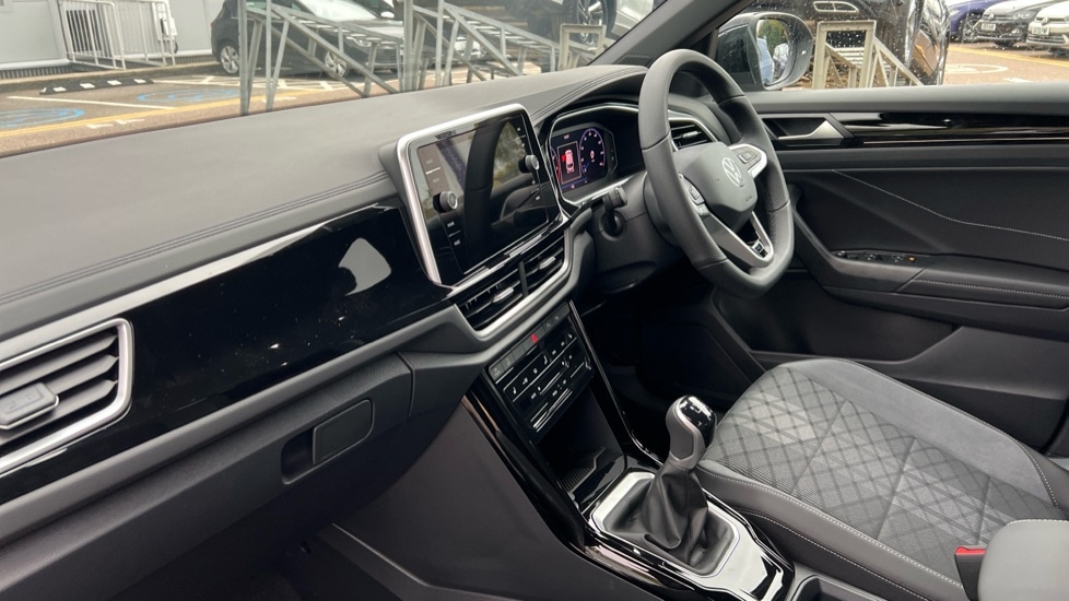 Used Volkswagen T-Roc 2025 for sale - 76870253: Photo 2