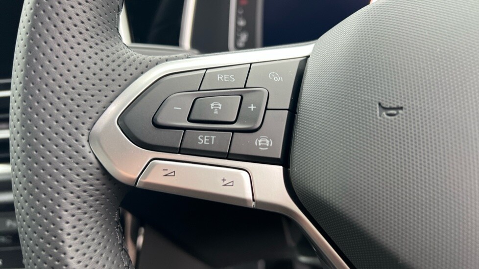 Used Volkswagen T-Roc 2025 for sale - 76870253: Photo 31