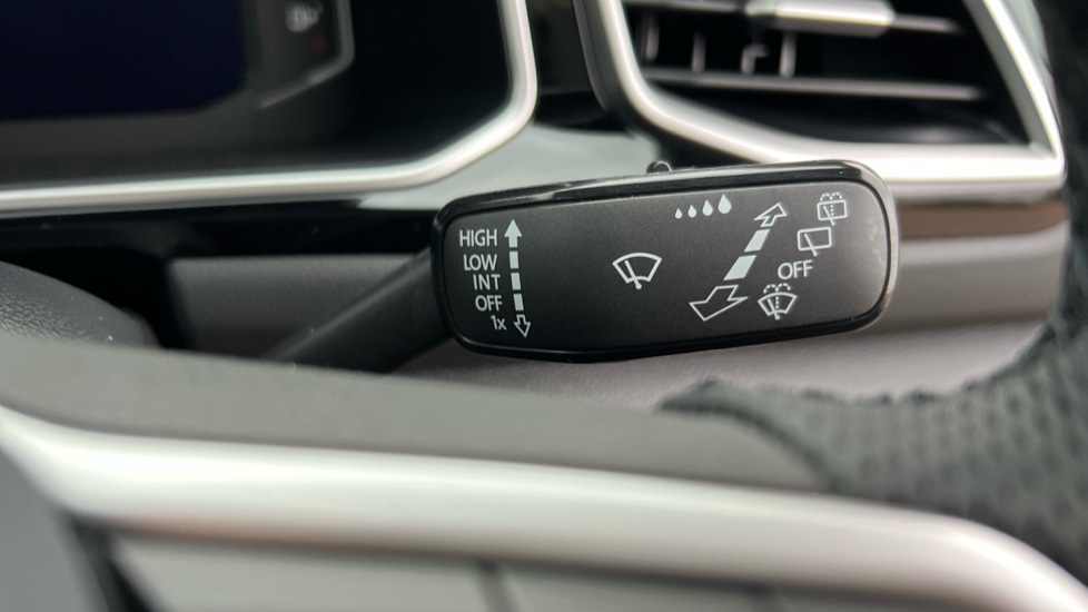 Used Volkswagen T-Roc 2025 for sale - 76870253: Photo 32