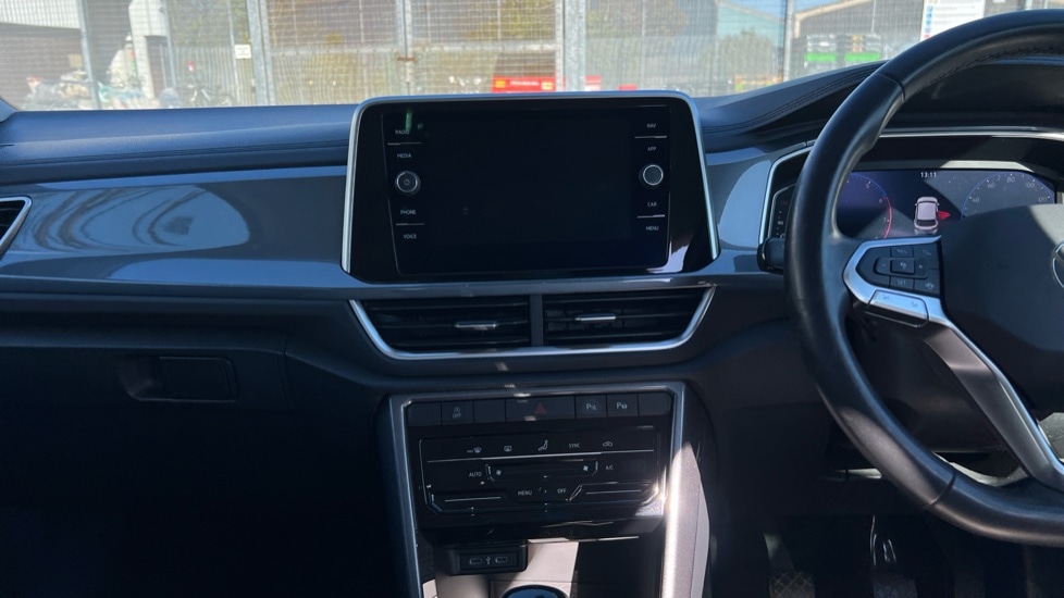 Used Volkswagen T-Roc 2023 for sale - 76868795: Photo 13