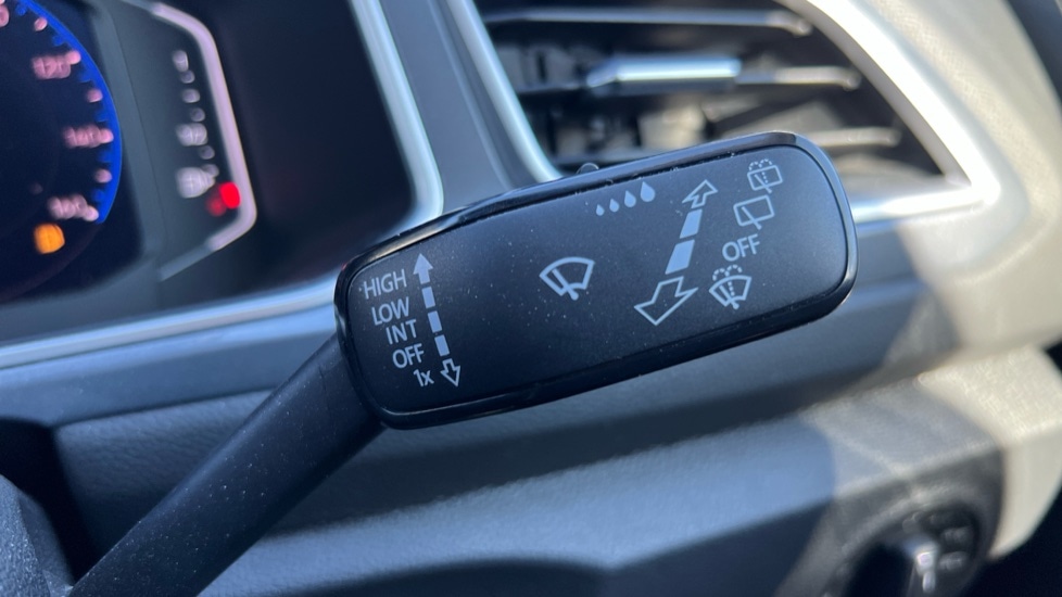 Used Volkswagen T-Roc 2023 for sale - 76868795: Photo 32