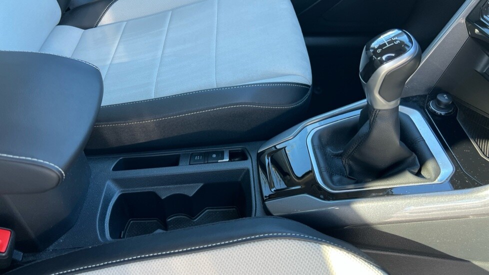 Used Volkswagen T-Roc 2023 for sale - 76868795: Photo 35