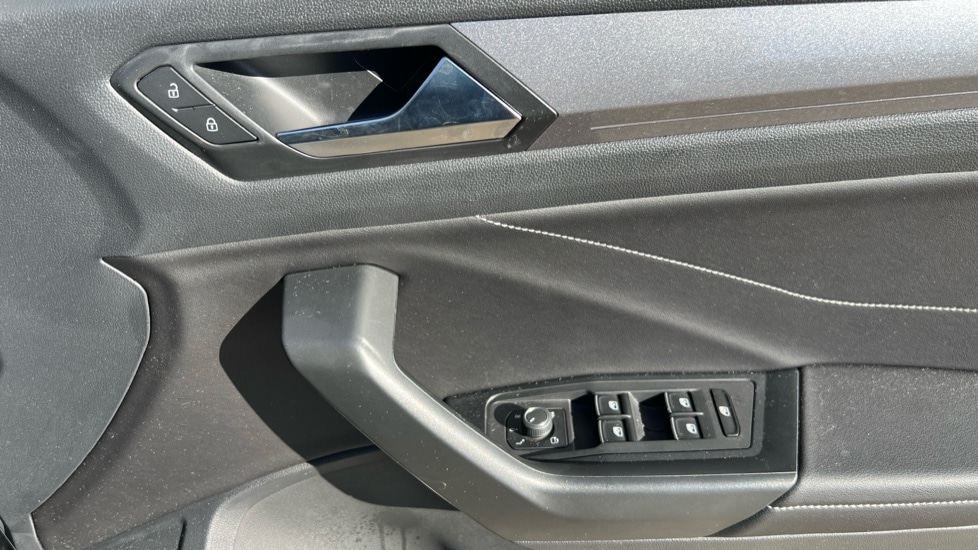 Used Volkswagen T-Roc 2023 for sale - 76868795: Photo 37