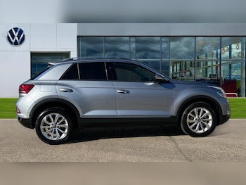 Used Volkswagen T-Roc 2023 for sale - 76868795: Photo