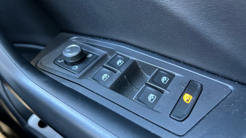 Used Volkswagen T-Roc 2023 for sale - 76868795: Photo 51