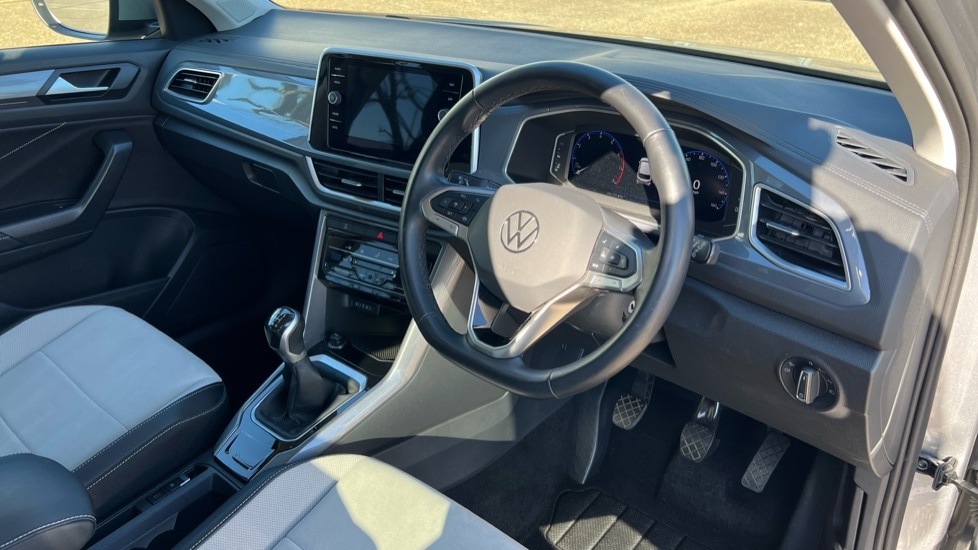 Used Volkswagen T-Roc 2023 for sale - 76868795: Photo 6