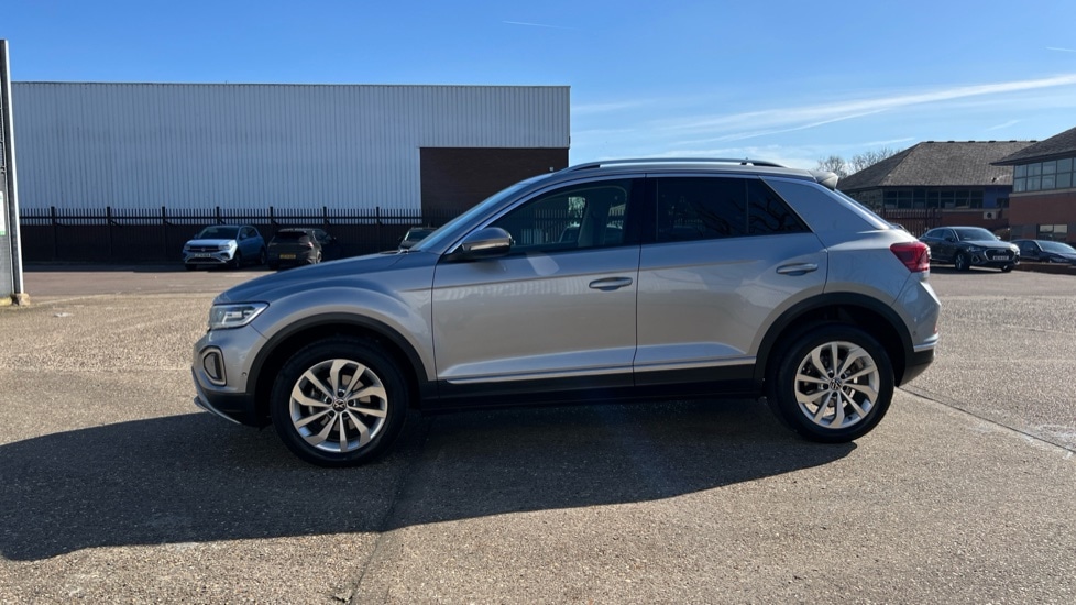 Used Volkswagen T-Roc 2023 for sale - 76868795: Photo 9