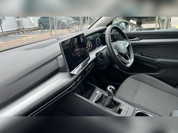 Used Volkswagen Golf 2024 for sale - 77060666: Photo