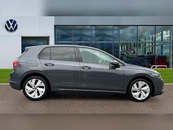 Used Volkswagen Golf 2024 for sale - 77060666: Photo