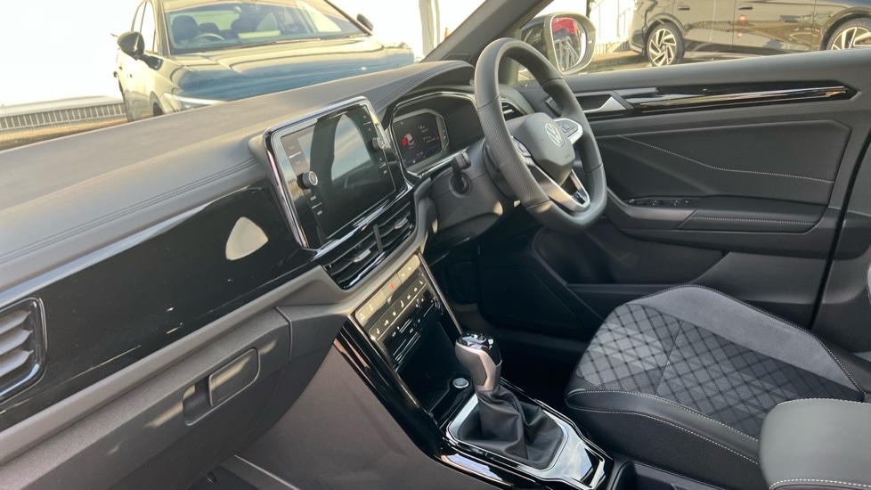 Used Volkswagen T-Roc 2025 for sale - 76873821: Photo 2