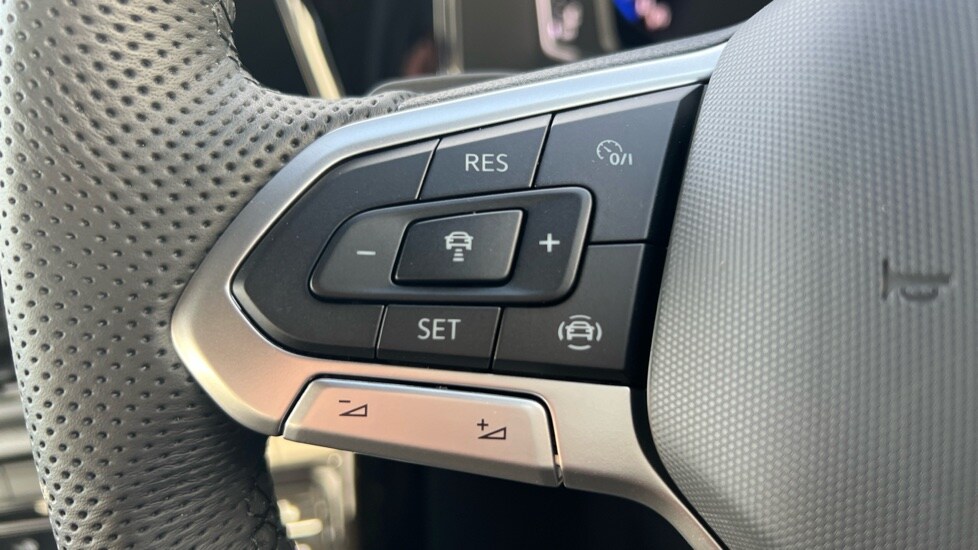 Used Volkswagen T-Roc 2025 for sale - 76873821: Photo 31