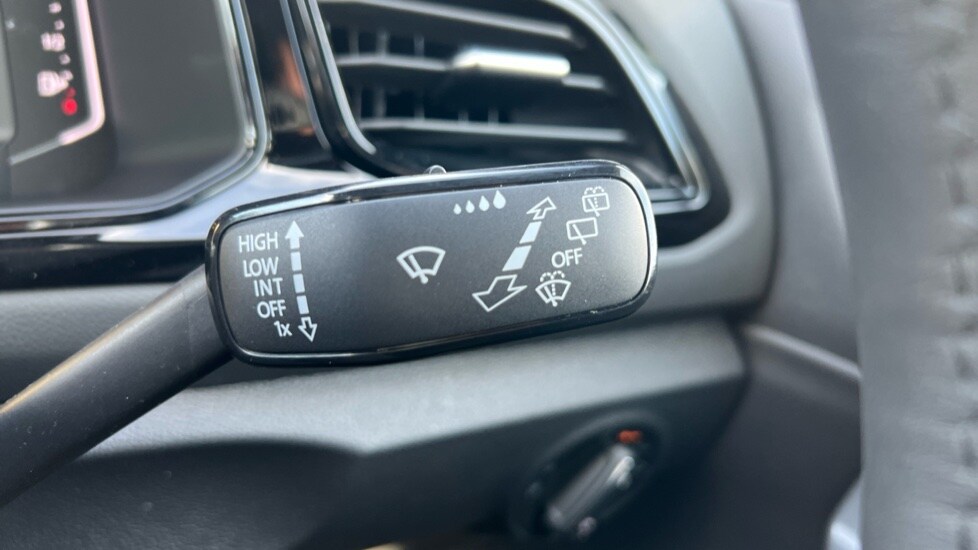 Used Volkswagen T-Roc 2025 for sale - 76873821: Photo 32