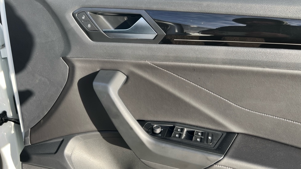 Used Volkswagen T-Roc 2025 for sale - 76873821: Photo 37