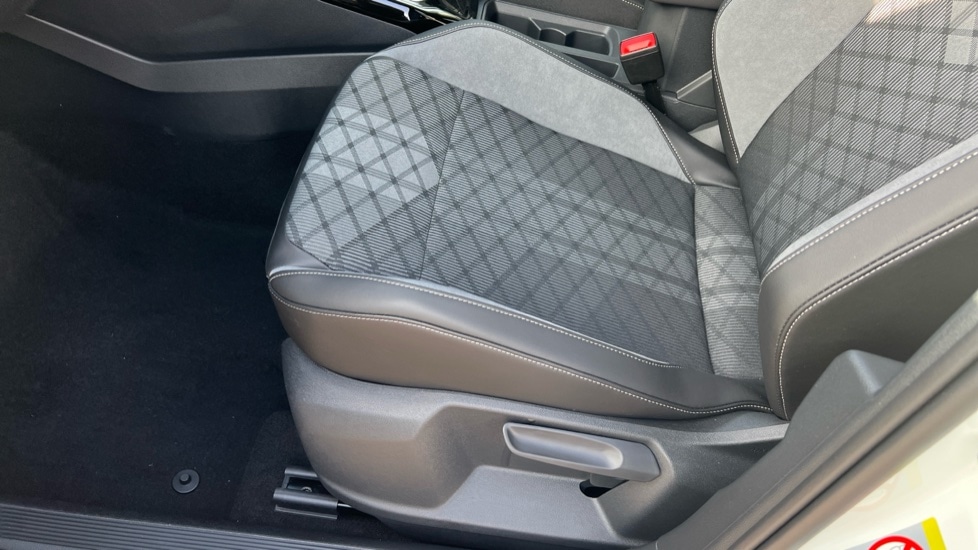 Used Volkswagen T-Roc 2025 for sale - 76873821: Photo 39