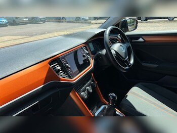 Used Volkswagen T-Roc 2019 for sale - 75495669: Photo