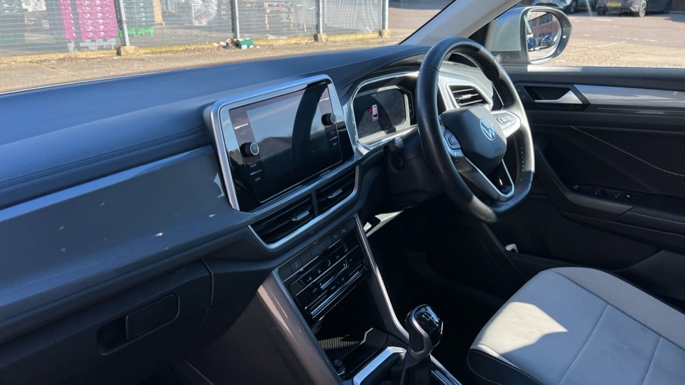 Used Volkswagen T-Roc 2023 for sale - 77057895: Photo 2