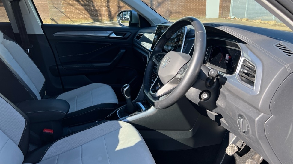 Used Volkswagen T-Roc 2023 for sale - 77057895: Photo 26