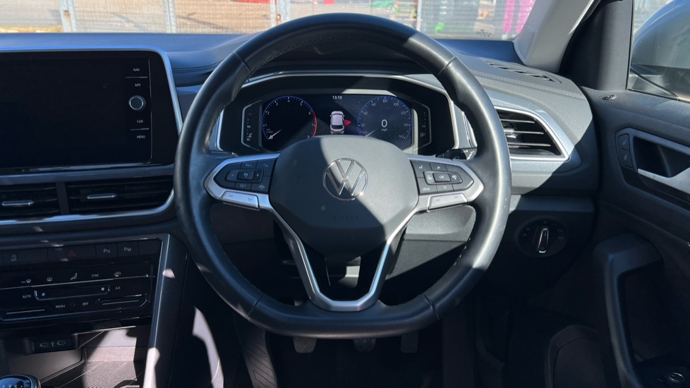 Used Volkswagen T-Roc 2023 for sale - 77057895: Photo 27