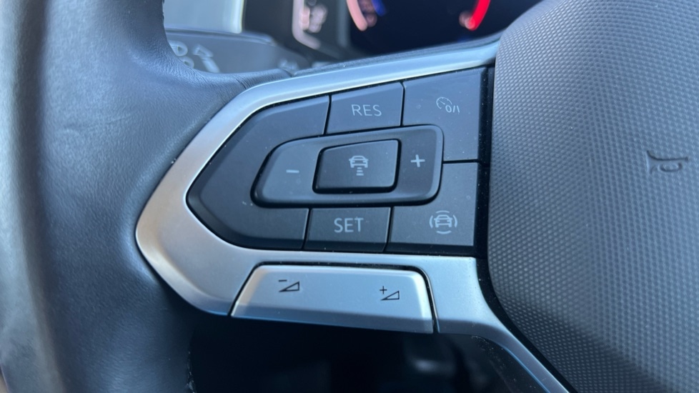 Used Volkswagen T-Roc 2023 for sale - 77057895: Photo 31