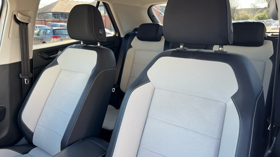 Used Volkswagen T-Roc 2023 for sale - 77057895: Photo 47